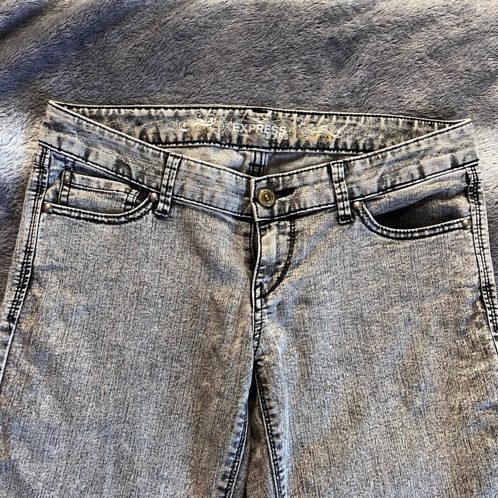 Vintage Express acid wash jean legging.